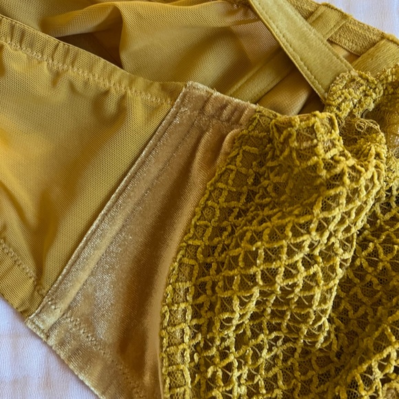 Savage X Fenty NWOT Velvet Vixen Balconette Bra HoneyComb Yellow Size 42DDD - Picture 7 of 13